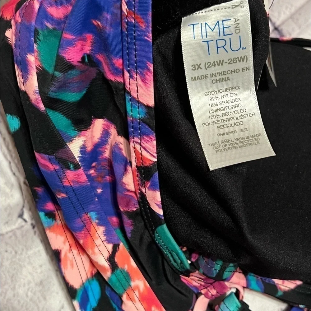 Time and Tru women’s black multicolored floral bikini top size 3x (24w-26w)